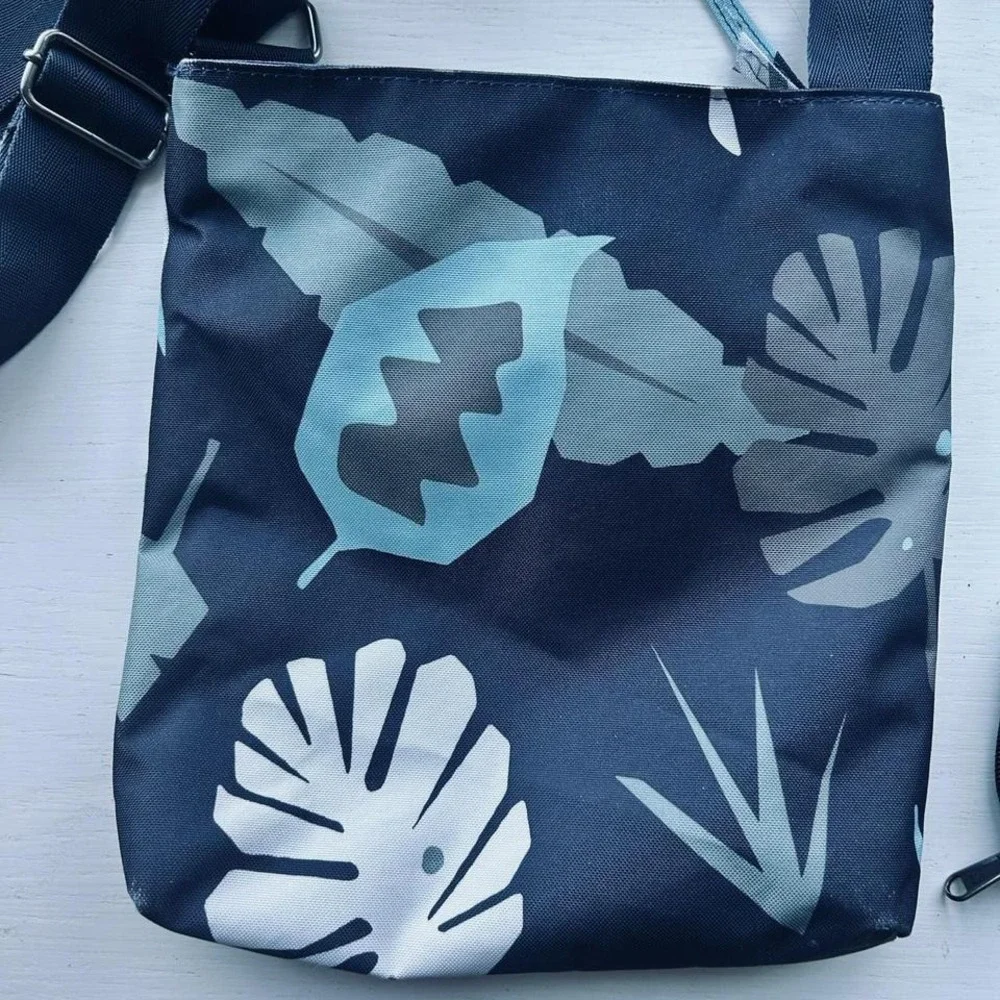 Dakine purse and wallet set NWOT blue tropical print crossbody storage‎